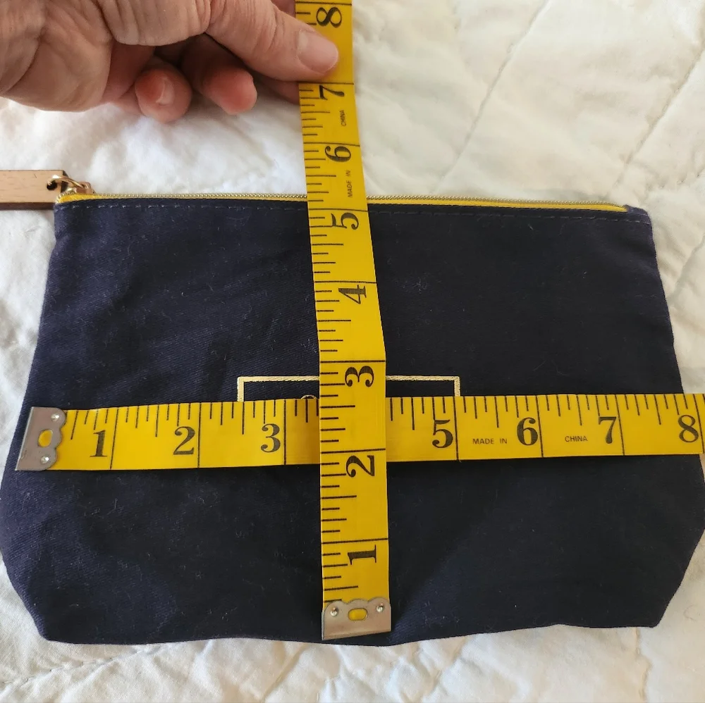 L'Occitane Cotton Pouch Makeup Case